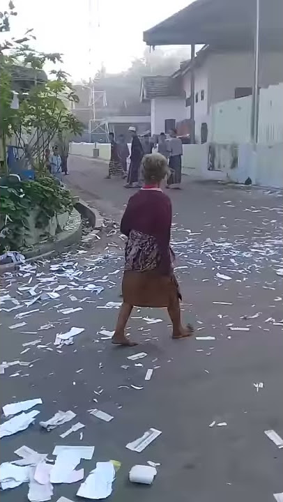 Nenek ini MARAH BESAR !! ngamuk di lokasi peledakan MERCON !!
