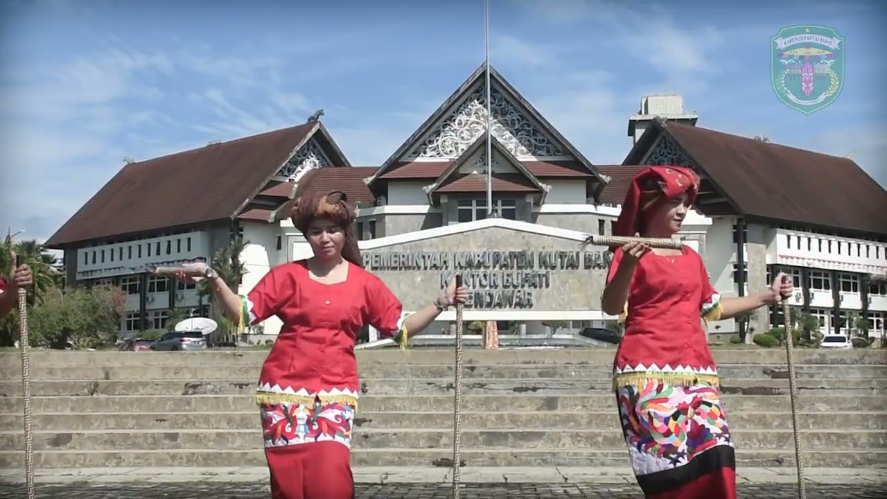 TARI GANTAR PUTAR DIRI - Tari Tradisi Derah Kutai Barat