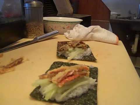 sushivids-how-to-make-a-salmon-skin-hand-roll