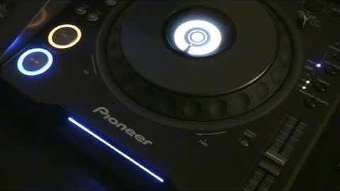 DJ Tutorial Using the cue and master tempo feature  to get a good effect