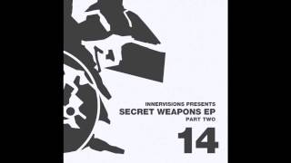 IV14 Alix Alvarez - Ugly - Secret Weapons Two Resimi