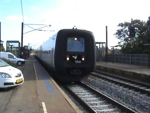 DSB IC3 verlässt den Bahnhof Middelfart (DK) DSB IC3 verlässt den Bahnhof Middelfart (DK)