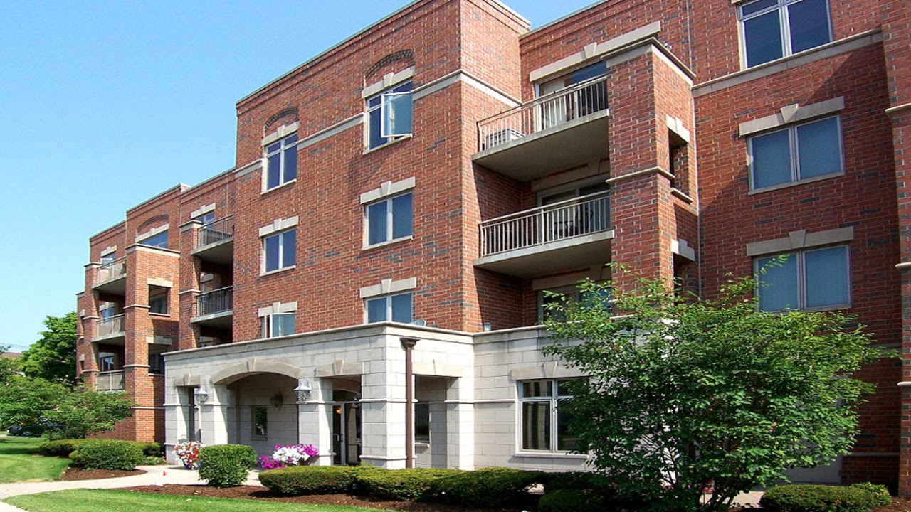 SHORT SALE, BEAUTIFUL, BRICK 2 BEDROOM 2 BATH CONDO FOR SALE IN RIVER