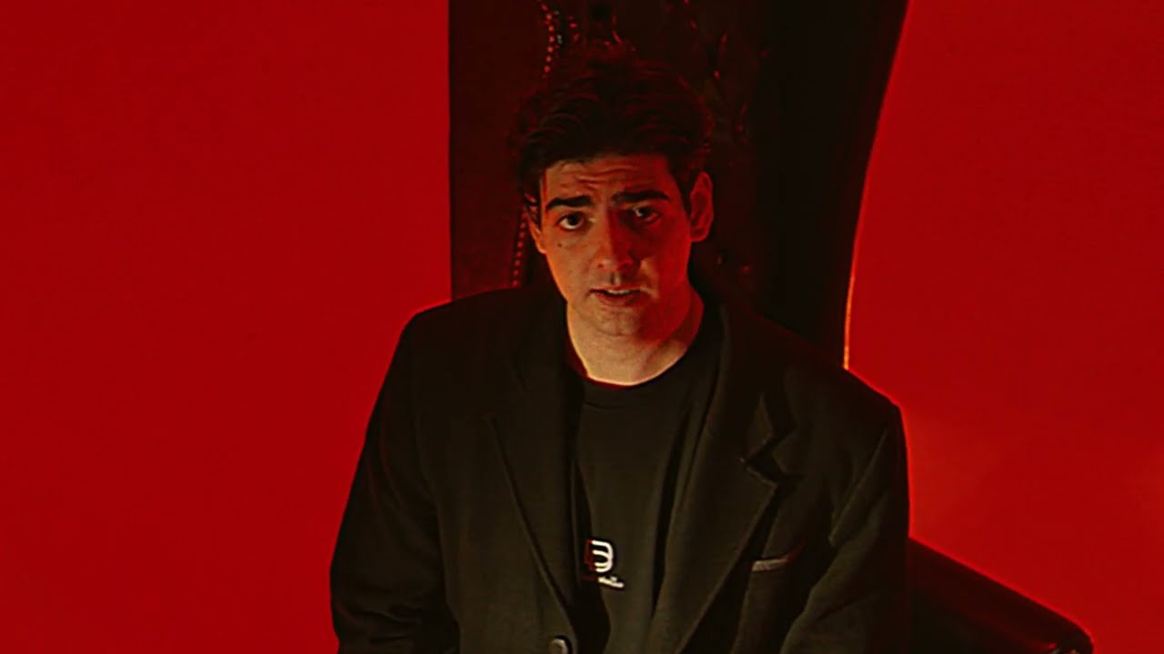 Mira Εγώ (Official music video) en YouTube Mira Εγώ (Official music video) en YouTube