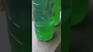 Viral sebuah video yang menunjukkan penjual bensin eceran digeruduk pembeli.