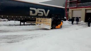 Snow cleaning with forklift