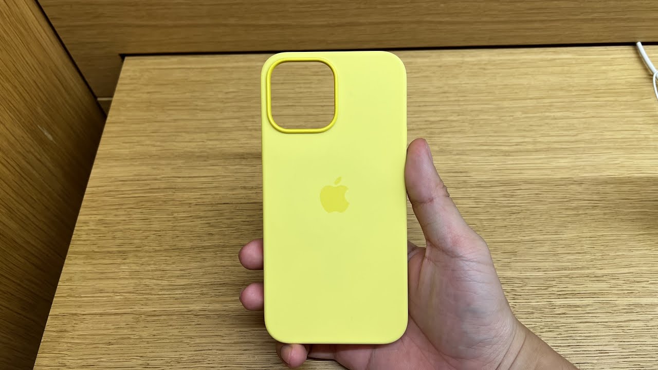 iPhone 13 mini Silicone Case with MagSafe - Lemon Zest - Business - Apple  (AE)