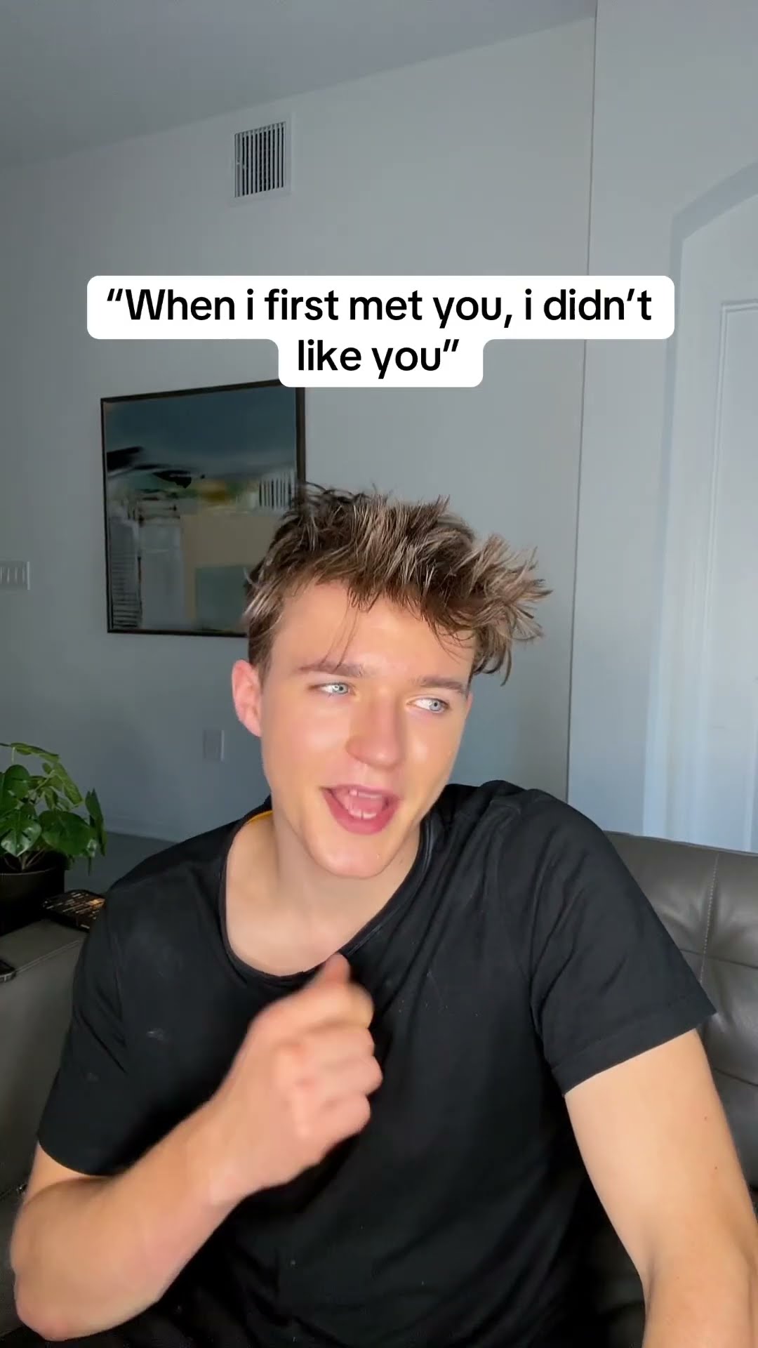 Every friendship started with this ?