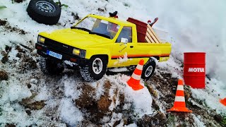 Как стать владельцем Toyota Hilux ... Тест крутого пикапа на бездорожье. FMS RC 4x4