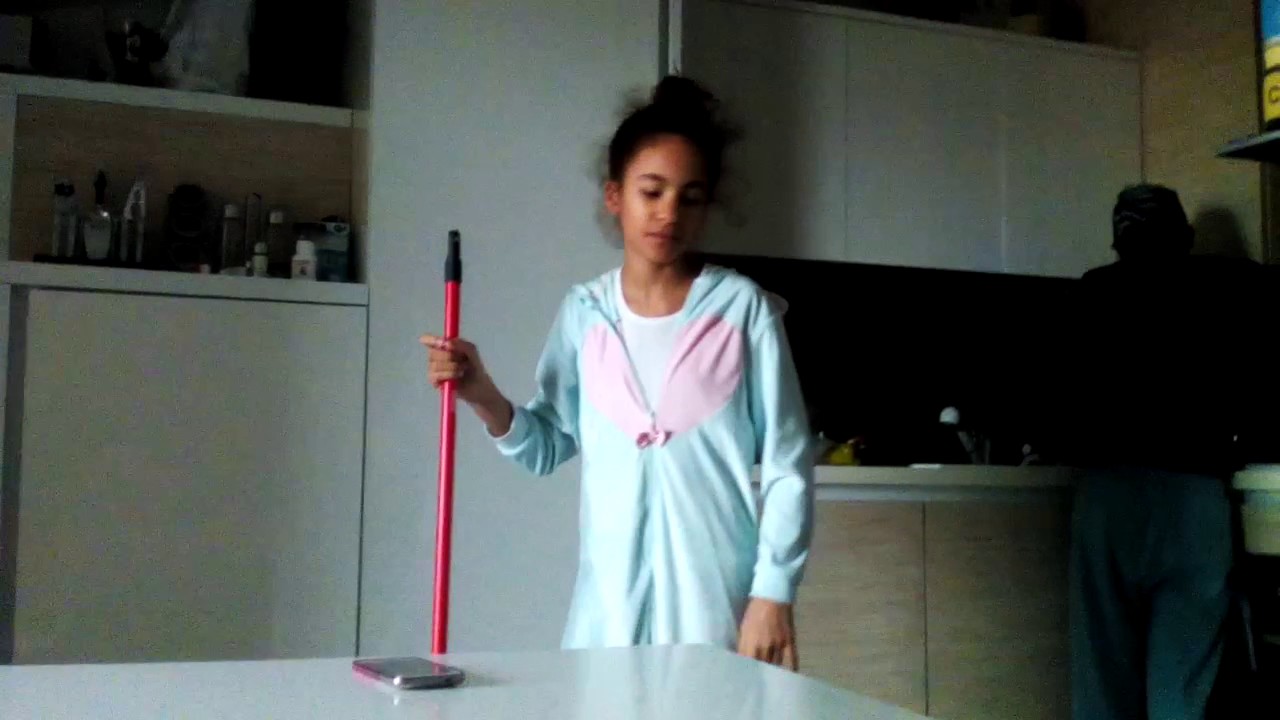 La nostra donna delle pulizie youtube Donne delle pulizie