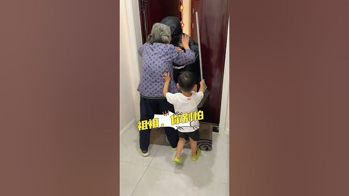 A thief suddenly broke into the house, and the brave baby protected his grandma!#funny #cutebaby