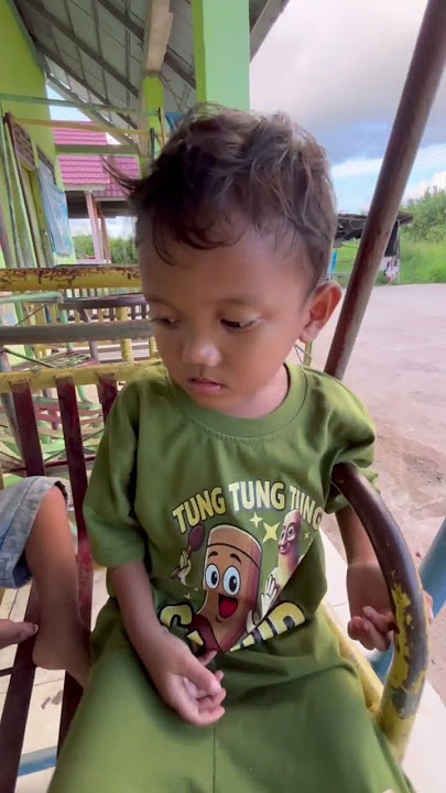 The guy deliberately dropped Dilan's food #shortvideo #village children #minivlog