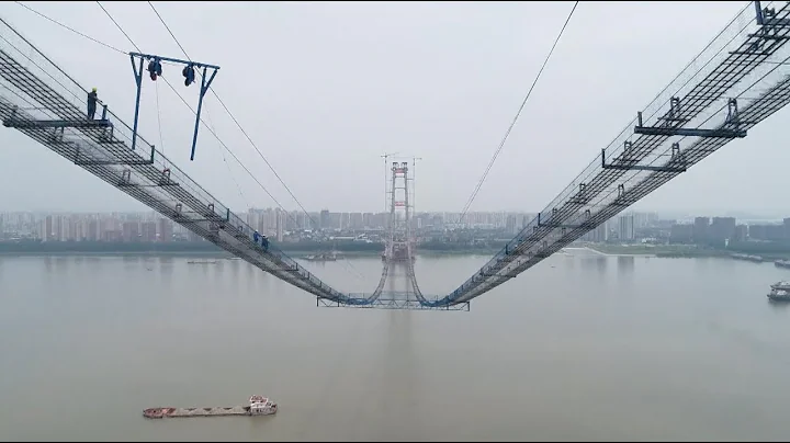 "Sky Ladder" Erected over Yangtze River for Bridge Construction - DayDayNews