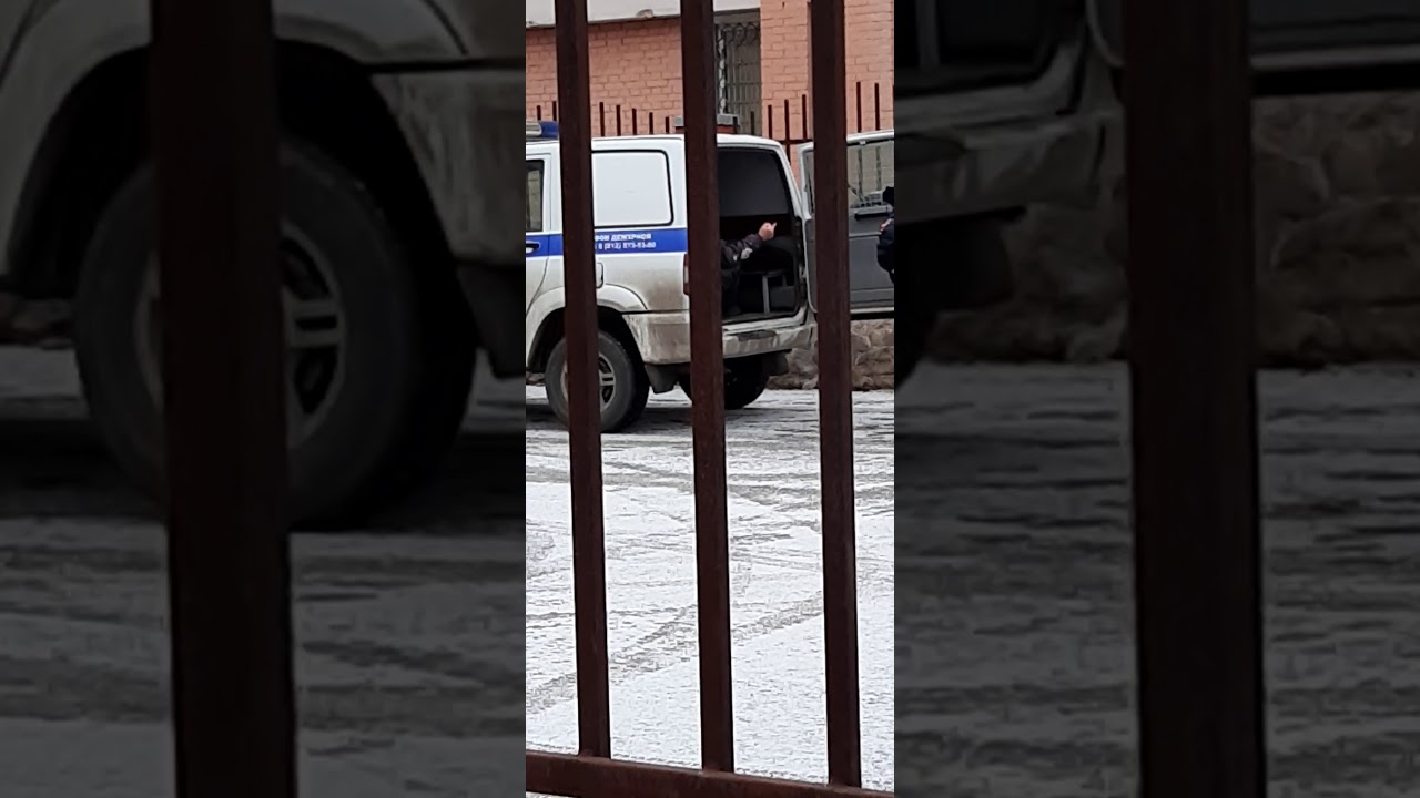 Мужик орет в машине