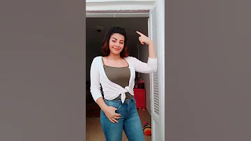 انتى نورى انتى نجمه فى سما بتدورى 