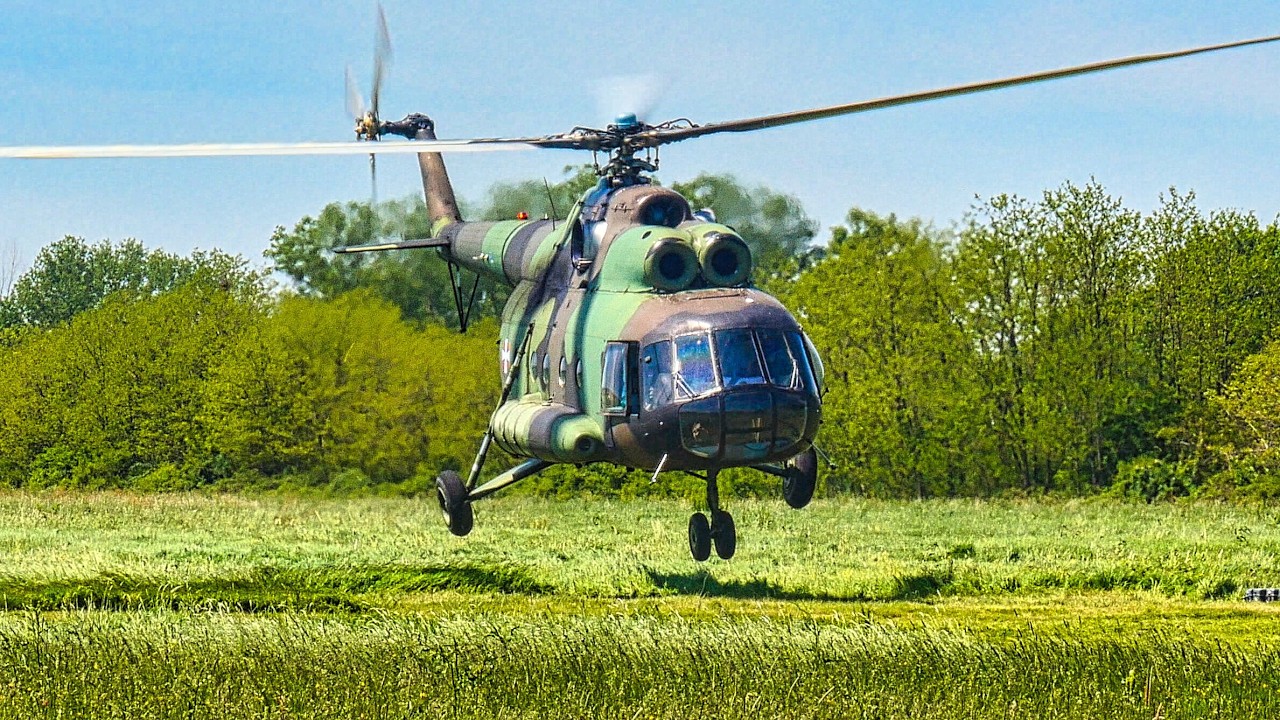 PARACHUTE JUMP 🇷🇸 Serbia Air Force Mil Mi-8 STARTUP, TAKEOFF & LANDING ...
