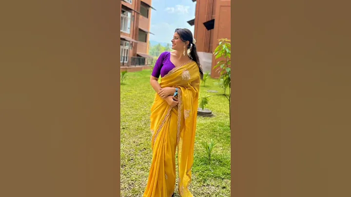 #shorts ♥️♥️ Yellow Saree With Contrast Blouse ♥️♥️#shorts #viral #shivanjana #fashion #trending