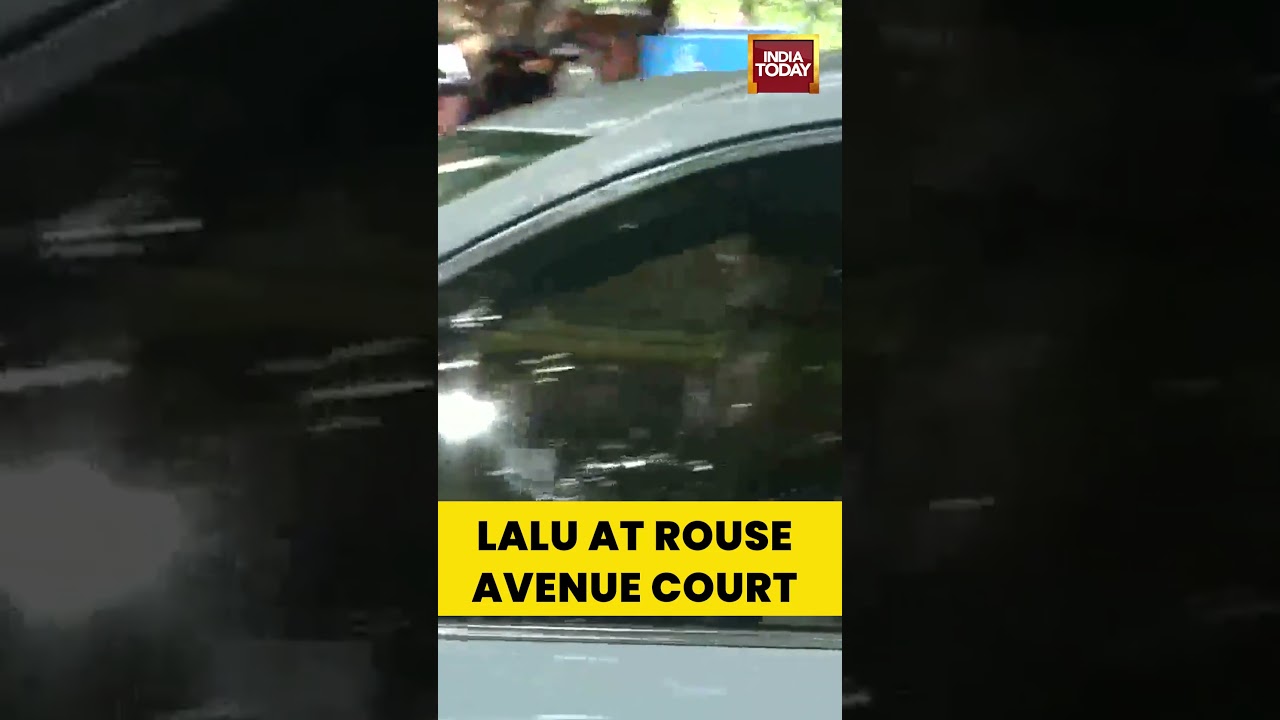 Lalu Prasad Yadav Arrives at Rouse Avenue Court in IRCTC Case | 