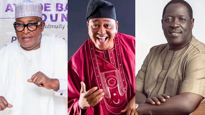 OGA BELLO RAINED MONEY ON OGOGO AS HE SING FOR HIM AT JIDE KOSOKO 70TH BIRTHDAY