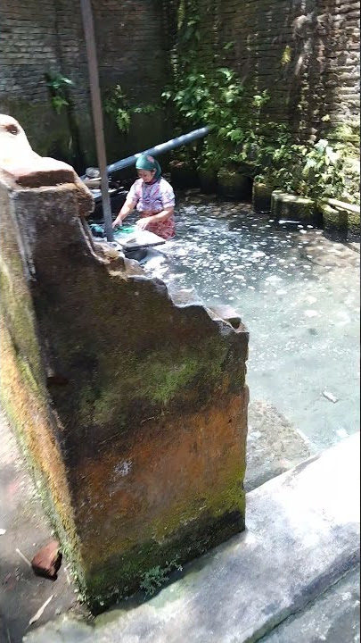 mencuci di sungai berair jernih#shorts #trending #viral