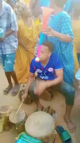Ona bwebwe za mpiga ngoma mbele ya madem WANAVOCHEZA..