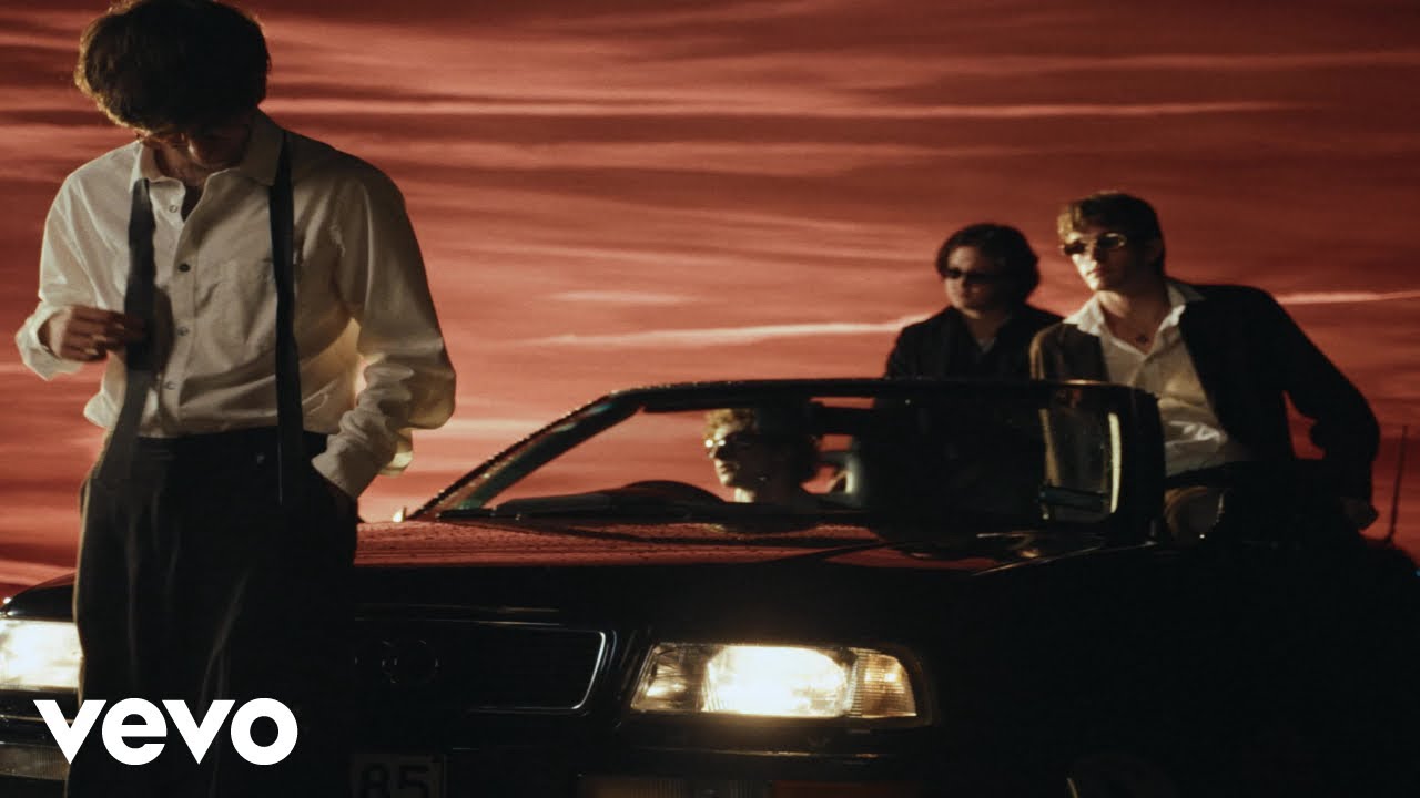 Guarda Borderline - Skyline (Official Video) su YouTube Guarda Borderline - Skyline (Official Video) su YouTube