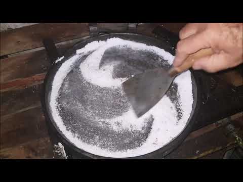 Vídeo: Como Limpar Uma Frigideira De Ferro Fundido