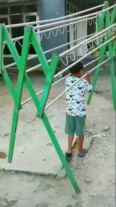 Bocah kejepit jemuran😂