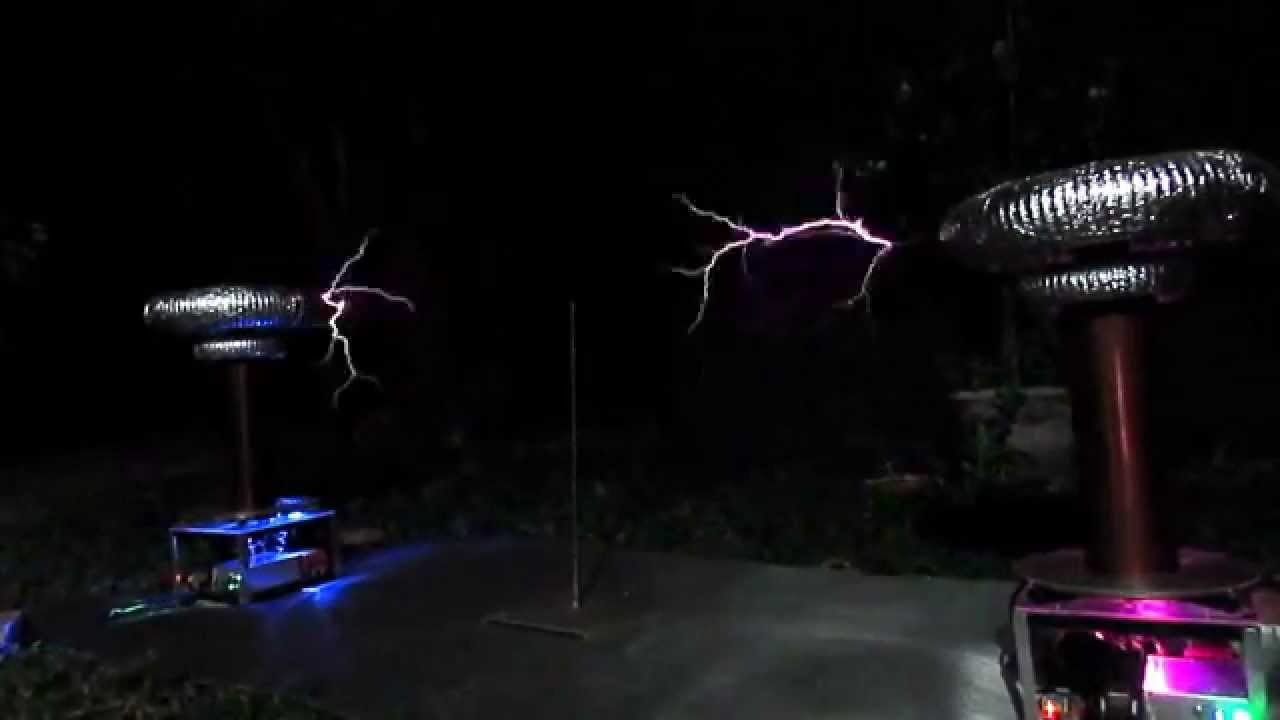 Super Mario Bros Theme em Bobinas de Tesla Eletrônicas! (Twin DRSSTCs)