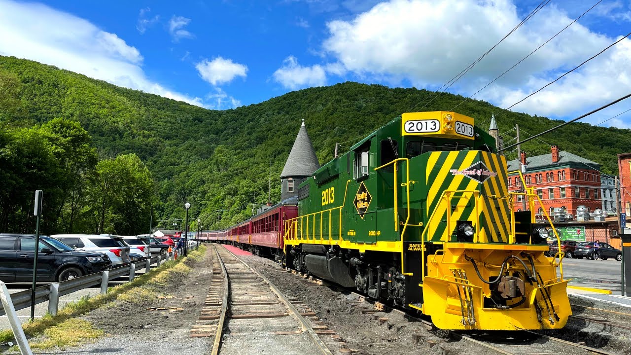 Jim Thorpe American Scenic Train Ride on Poconos Mountains ! travel