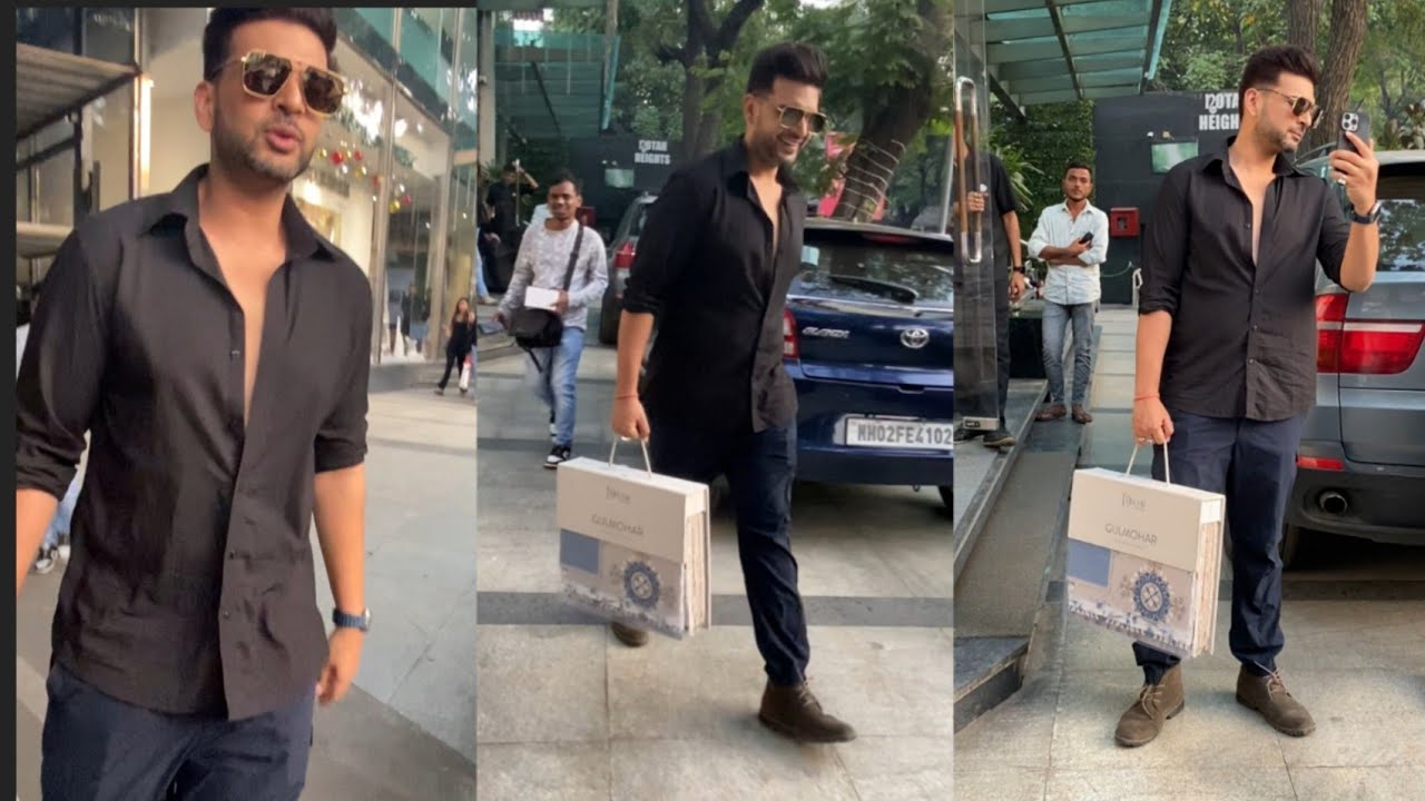 Karan Kundra Wishing Merry Christmas ⛄ To All Fans. Clicked At Store in Mumbai