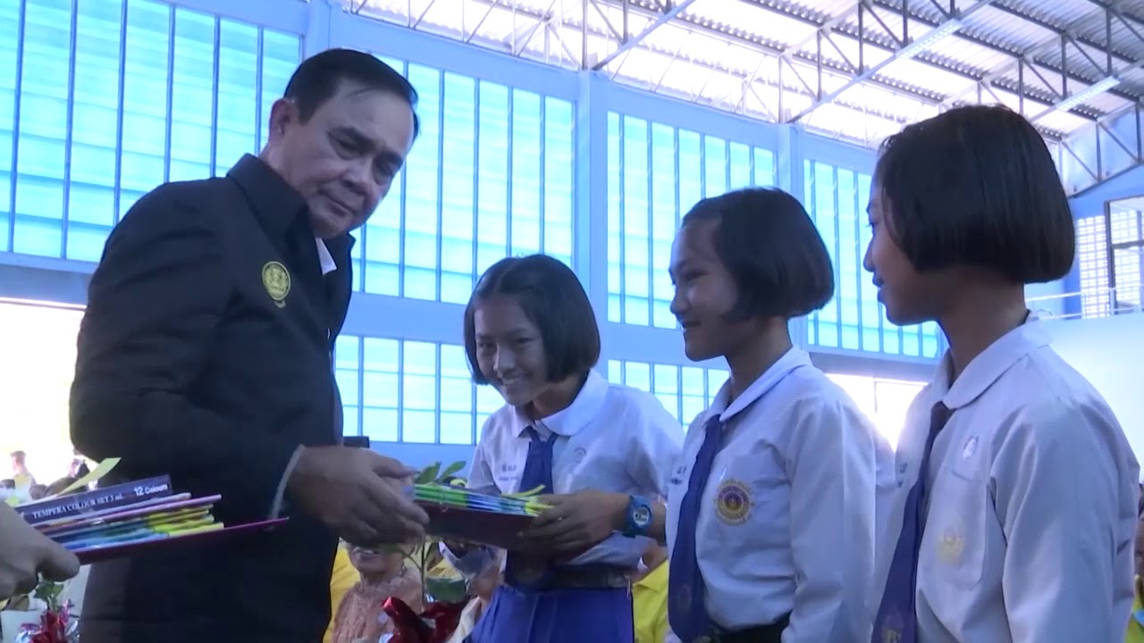 นายกรัฐมนตรี พบประชาชนและนักเรียน ณ โรงเรียนสาธิตองค์การบริหารส่วนจังหวัด นครศรีธรรมราช