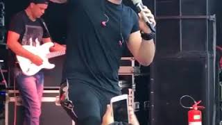 Cantor De Forró Wallas Arraes Sem Cueca Deixa Volume Na Calça Em Show