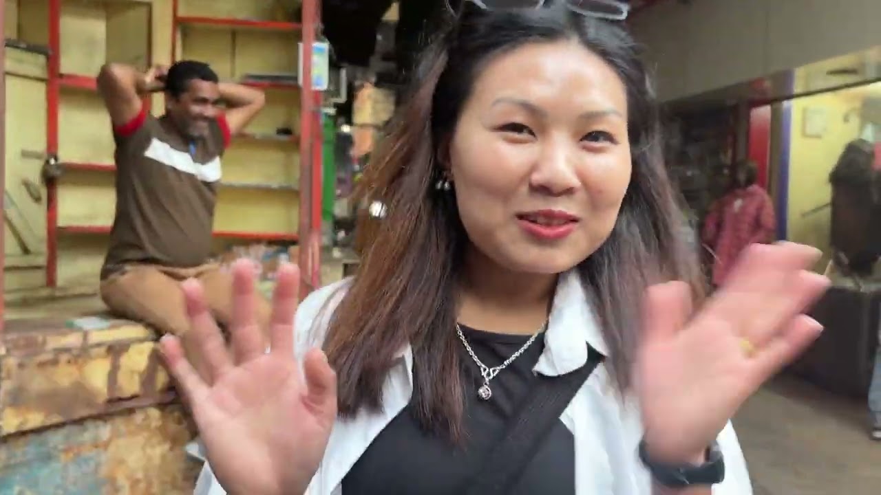 With sisters 🛺 #Hongkong market 😊