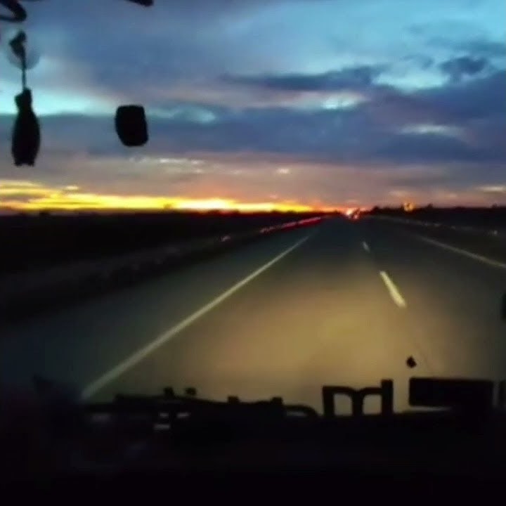 suasana di dalam kabin si dawok saat pagi hari di tol palimanan