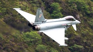 SCREAMING and DIVING!! Royal Air Force Typhoon Eurofighters never fail to impress.