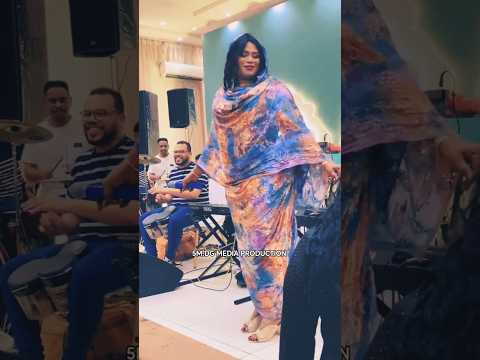 الفنانة أنصاف مدني تتألق بإبداعها ودعابتها ورقيصها المميز وسط تفاعل كبير من الجمهور