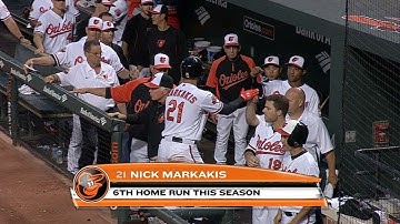 Markakis hammers a two-run shot to right