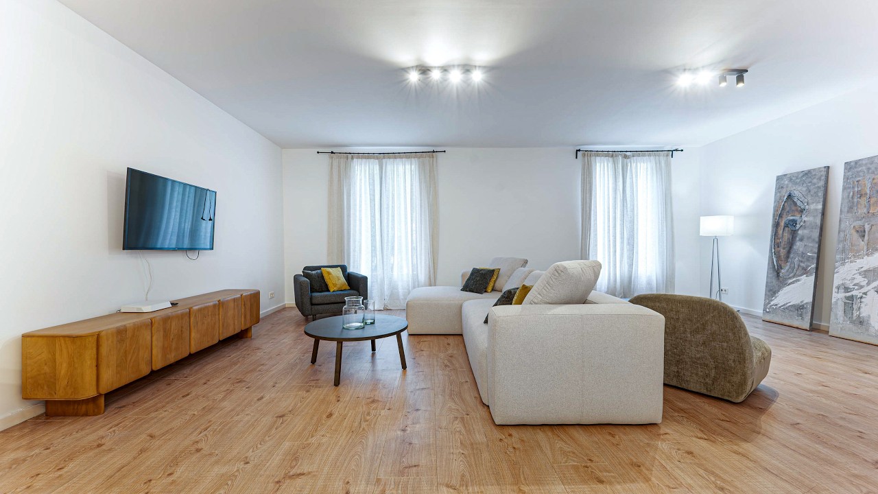 Video tour — Space, Light and Design in a Refurbished Stately Building