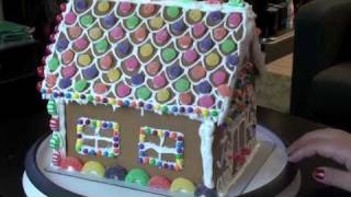 Christmas Gingerbread House Decorating (Hawaiian Style)