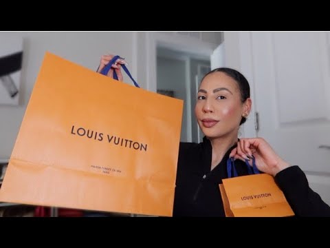 Louis Vuitton Loop Hobo Bag UNBOXING, NEW, What Fits?, First Look and  Review