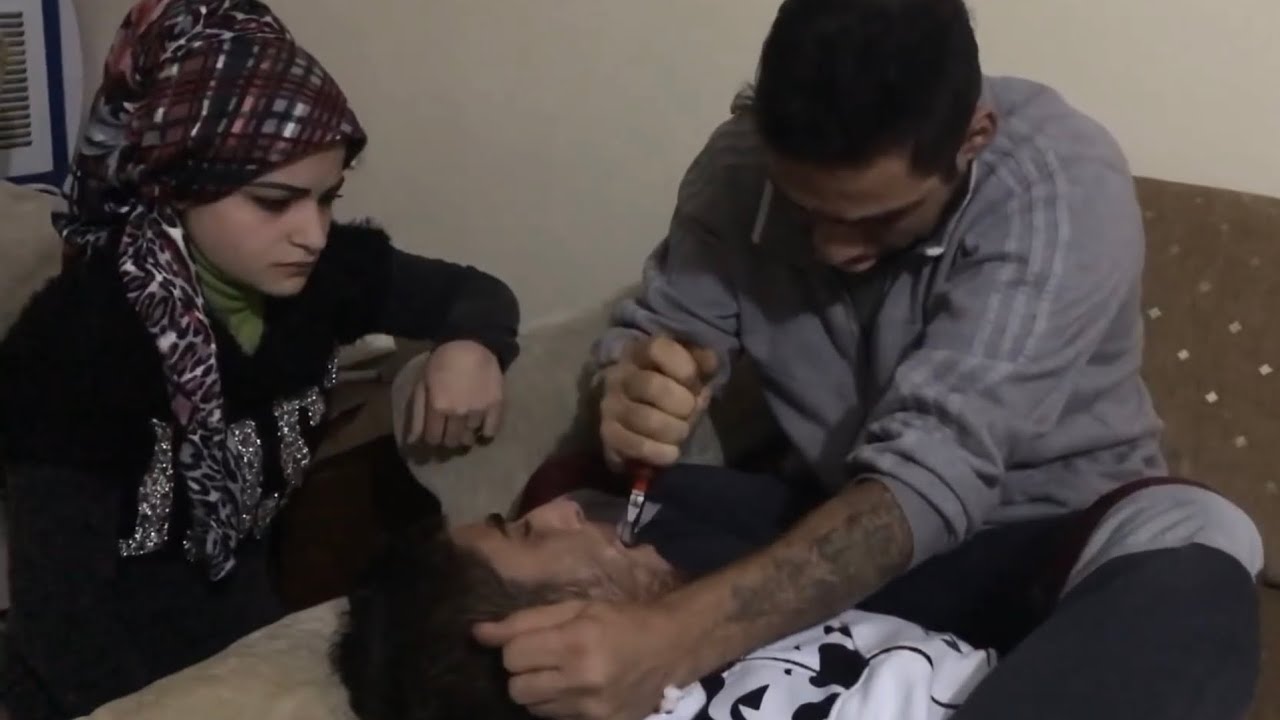 هدا مجرم ولا دكتور سنان !؟ هههههه ام سيف و جيفارا العلي