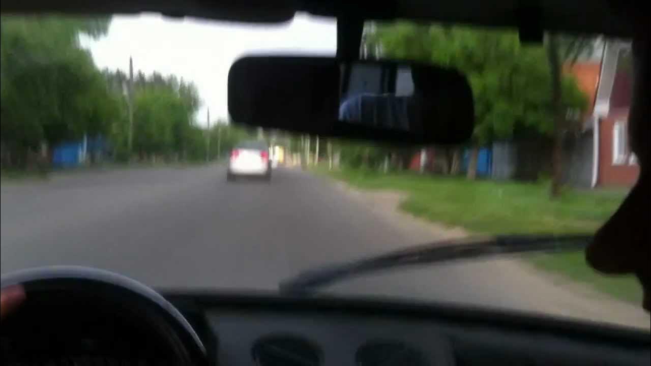 С рулем от камаза песня. Бежит мужик с рулем от камаза. С рулем от камаза песня. Анекдот про мужика с рулем от камаза. Прикол мужик с рулем от камаза.