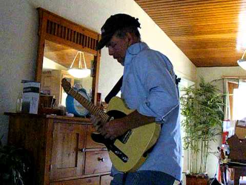 74 dearmond wa-wa 1800 vs modded thomas crybaby.  vibrolux amp - YouTube