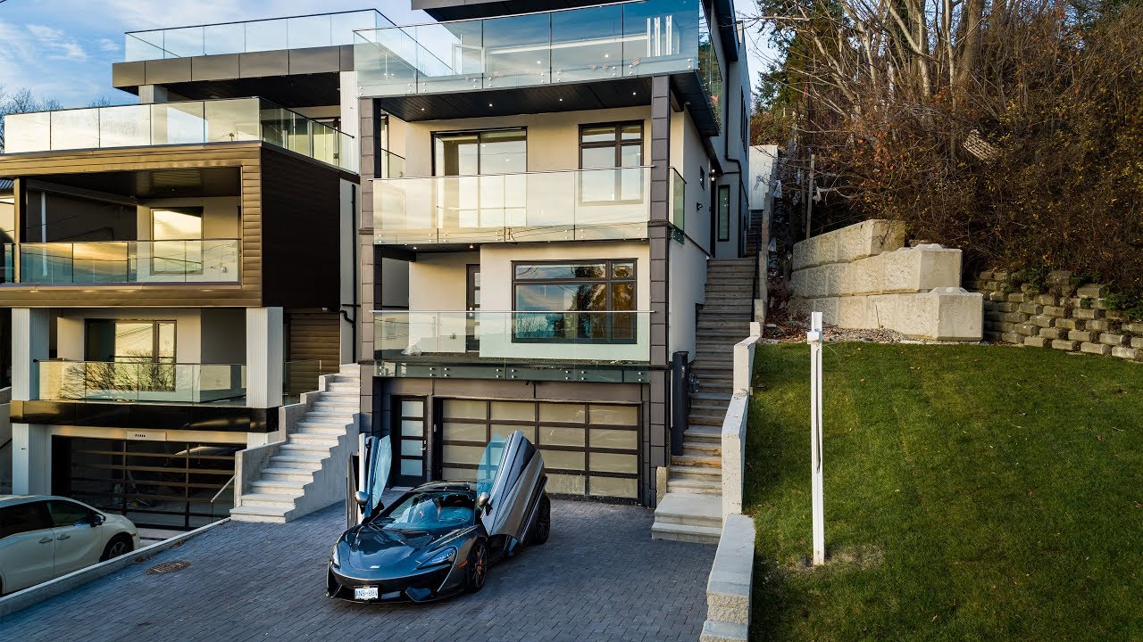 14999 Blackwood Lane // White Rock // $2.8 million // Sidra Subzwari