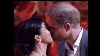 Harry and Meghan shares a sweet kiss❤