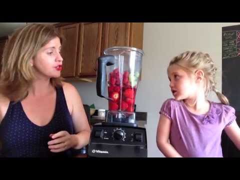 beet-smoothie-in-the-vitamix-and-an-amazing-trick-for-strawberries