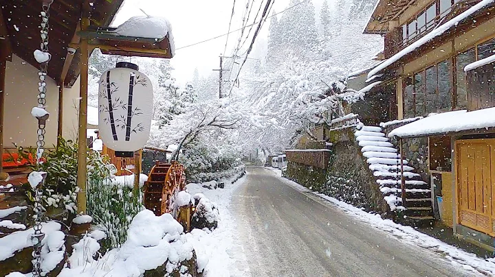 Snowfall in Kyoto, Scenic Snowy Train Ride on New Year's Eve from Kifune Shrine to Kurama-dera - DayDayNews