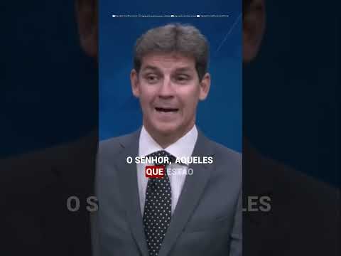O pastor que carrega a ovelha afastada