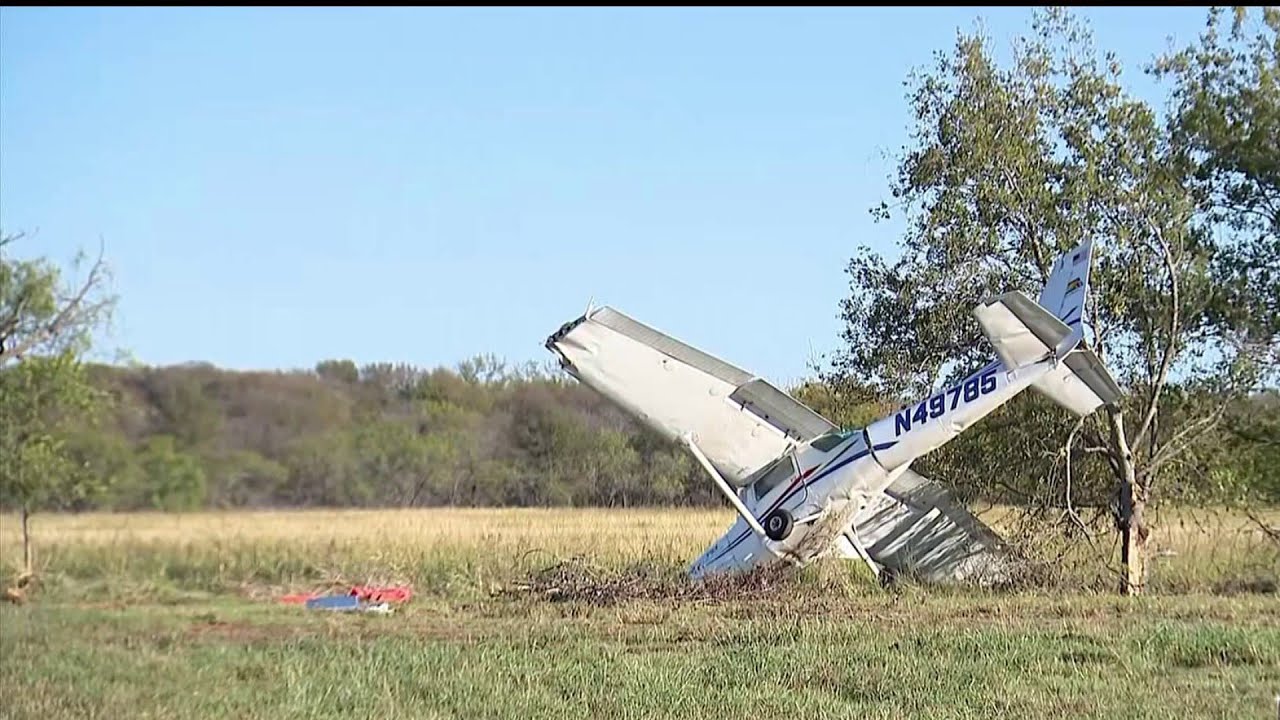 Pilot walks away unharmed from plane crash in Wise County | NBCDFW ...